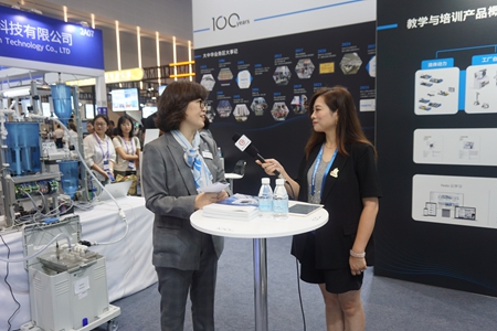 �M˹�бR�G�G�������I(y��)������(sh��)�ֻ��D(zhu��n)���c��(chu��ng)��